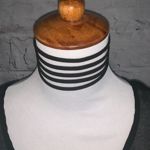 5 Layer Suede Choker - Picture 2 of 3